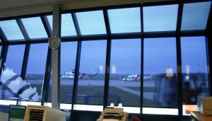 Verkeerstoren Schiphol voorzien van MULTIFILM zonwering